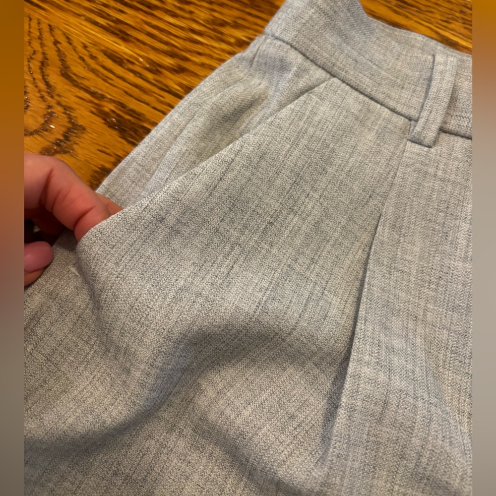 Abercrombie & Fitch Tailored Light Gray Pleated Dress Pants - Picture 3 of 4
